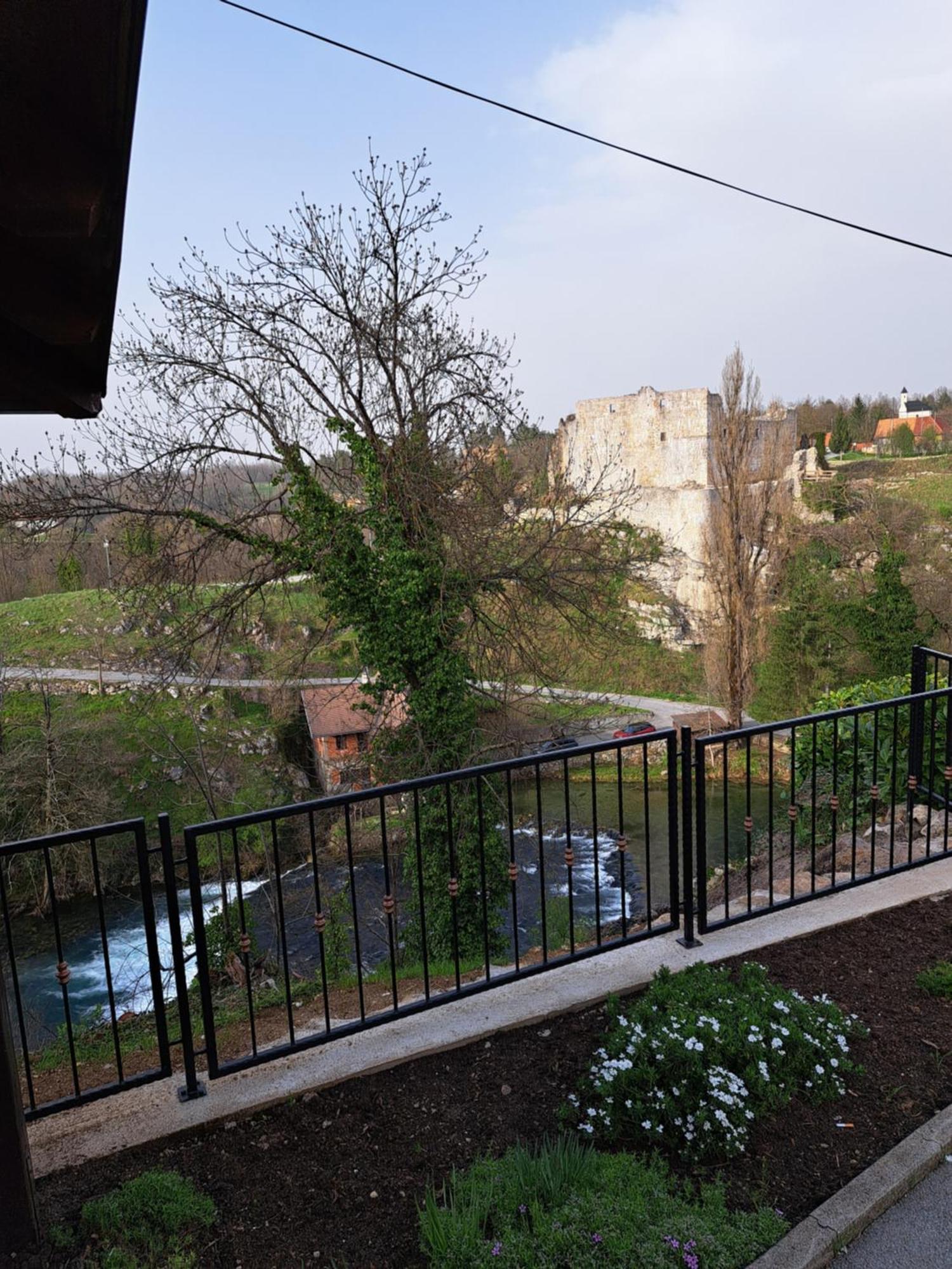 Rooms Modrušan Slunj Exteriér fotografie