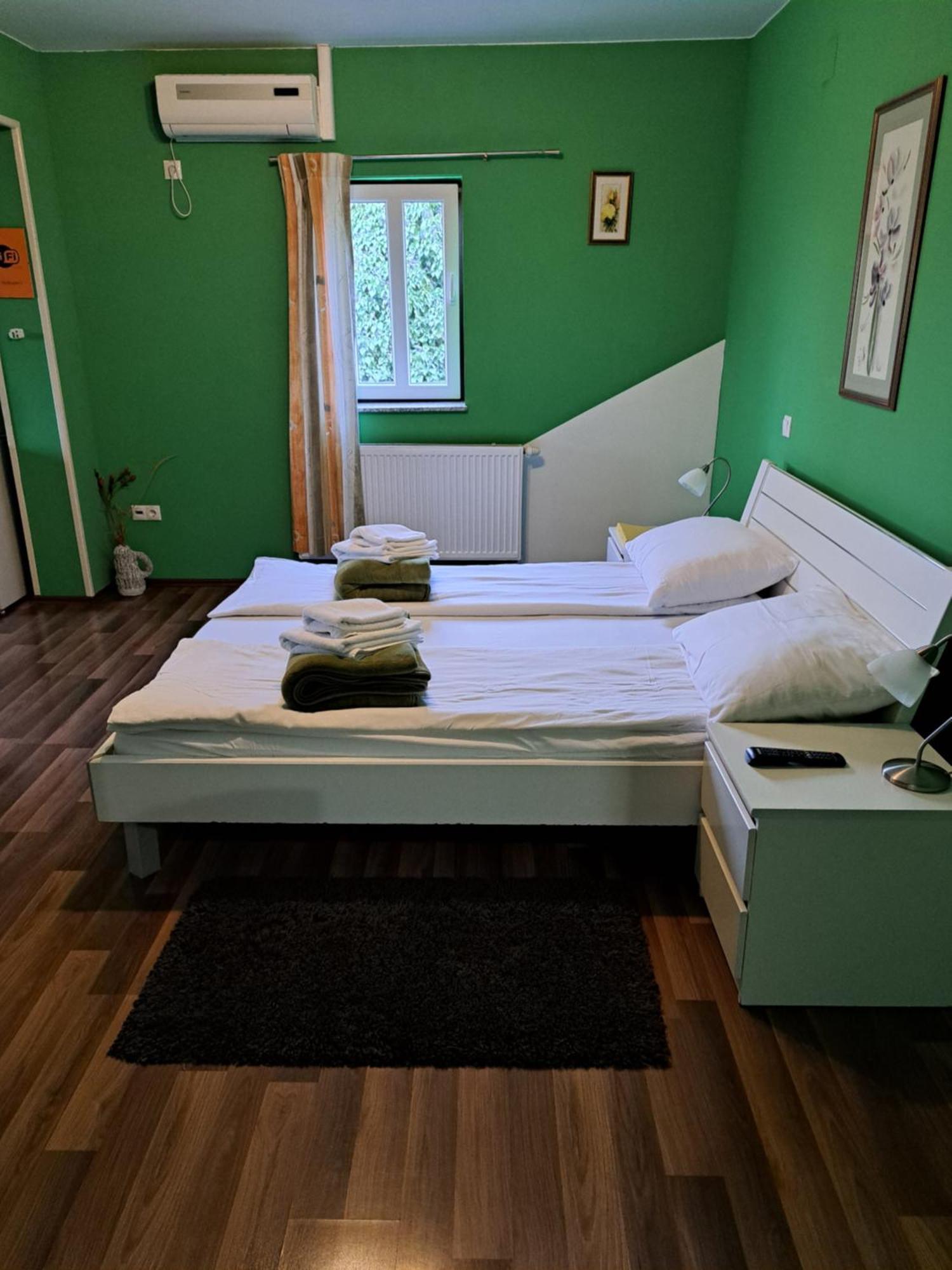 Rooms Modrušan Slunj Exteriér fotografie