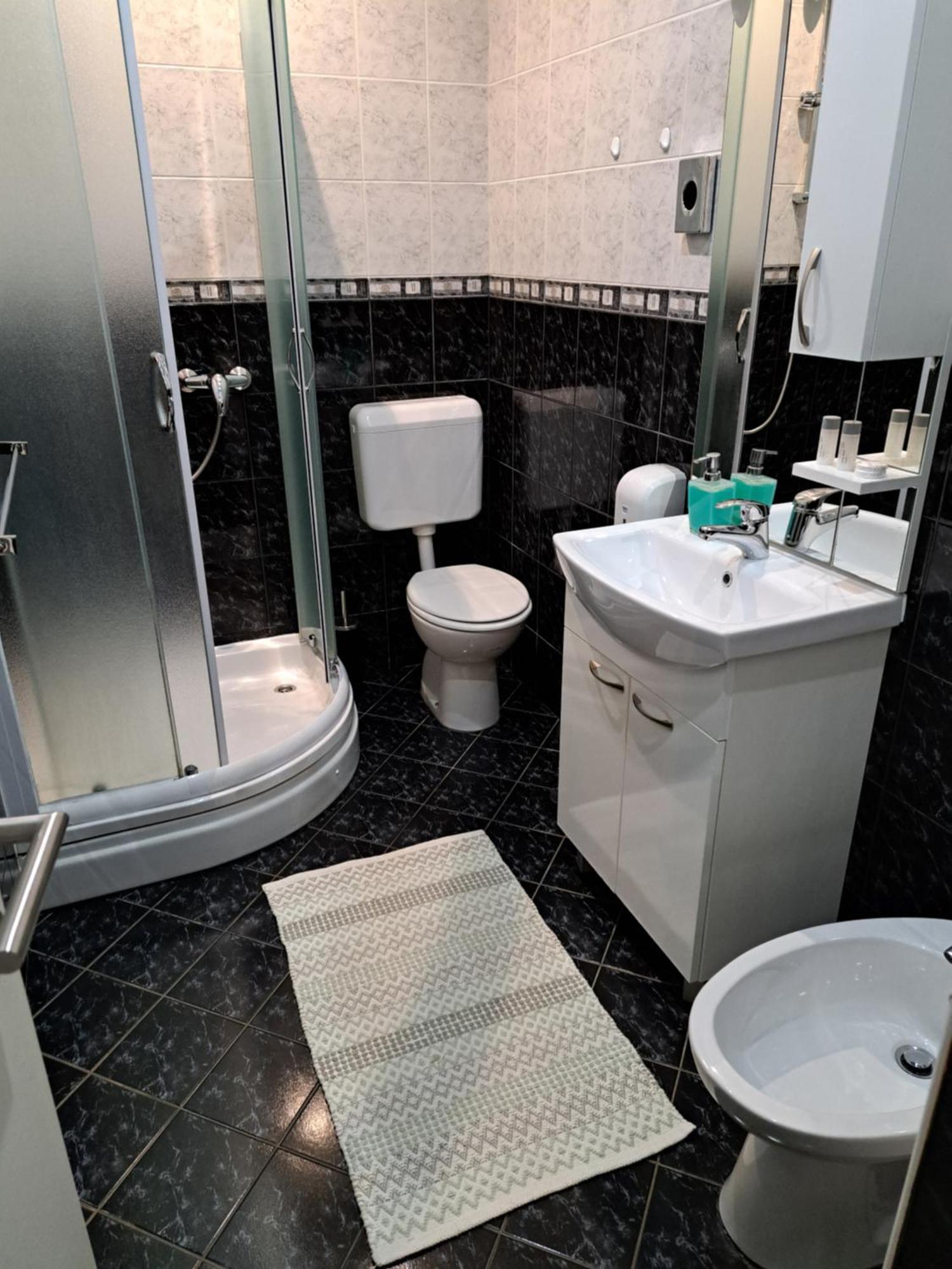 Rooms Modrušan Slunj Exteriér fotografie